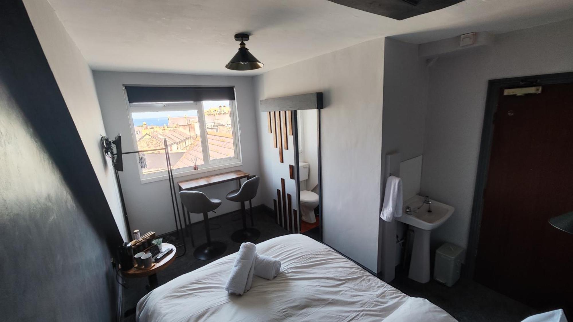 Styles & White Stays - Central Newquay New Quay Exterior foto